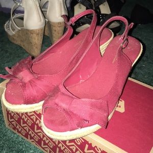 Dark red wedges
